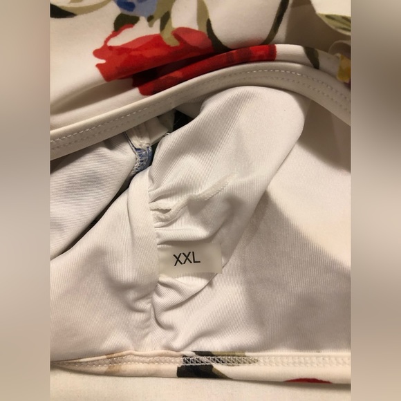 Floral & white, XXL, bikini top - Picture 3 of 7
